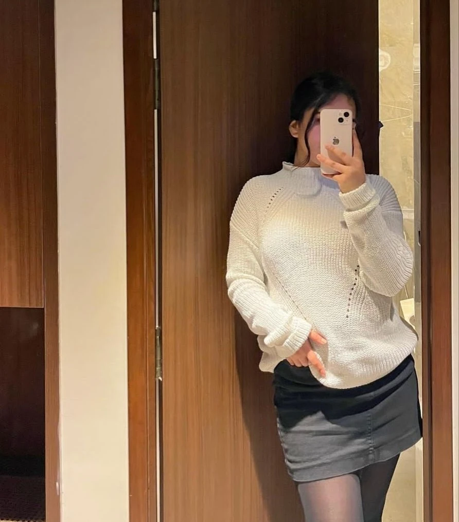 Independent Manisha Fun and Meet – Indian escort in New Delhi — 1 / 4