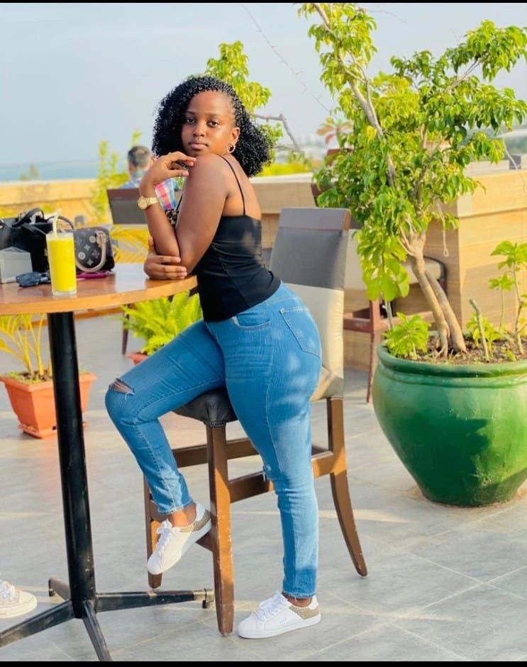 Sherry – Ethiopian escort in Rajkot — 4 / 6