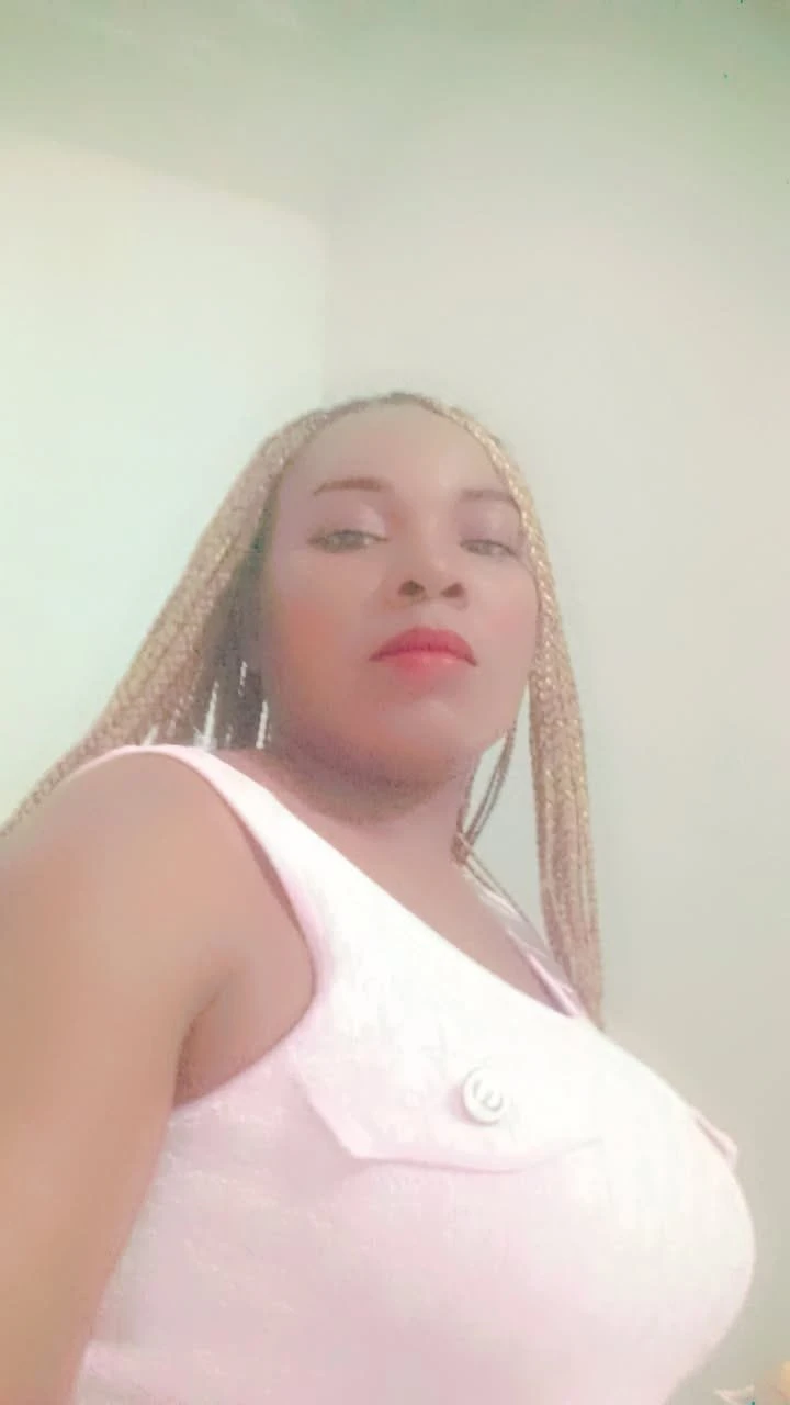 Bella – Malian masseuse in New Delhi — 9 / 11