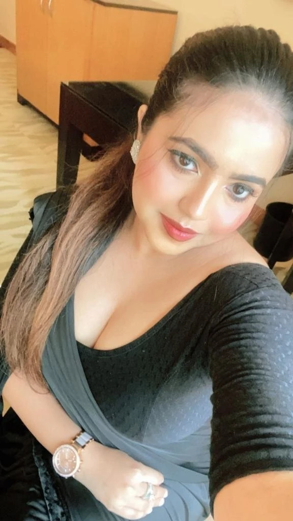Archana Singh – Indian escort in Noida — 2 / 5
