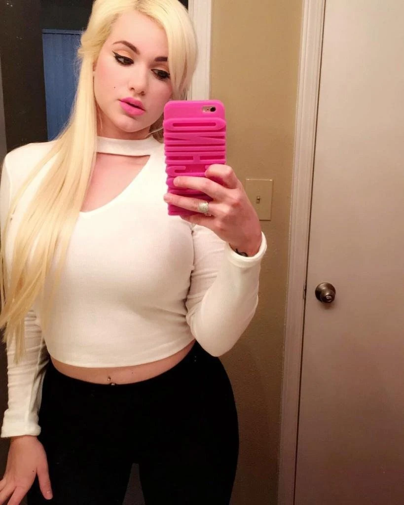 Anu Independent Call Girl Delhi 24 Hours – Indian escort in New Delhi — 1 / 4