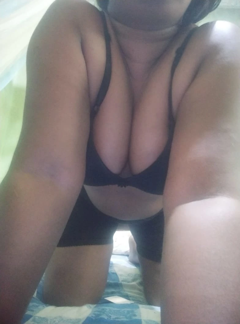Anuradha – Sri Lankan escort in Colombo — 3 / 5