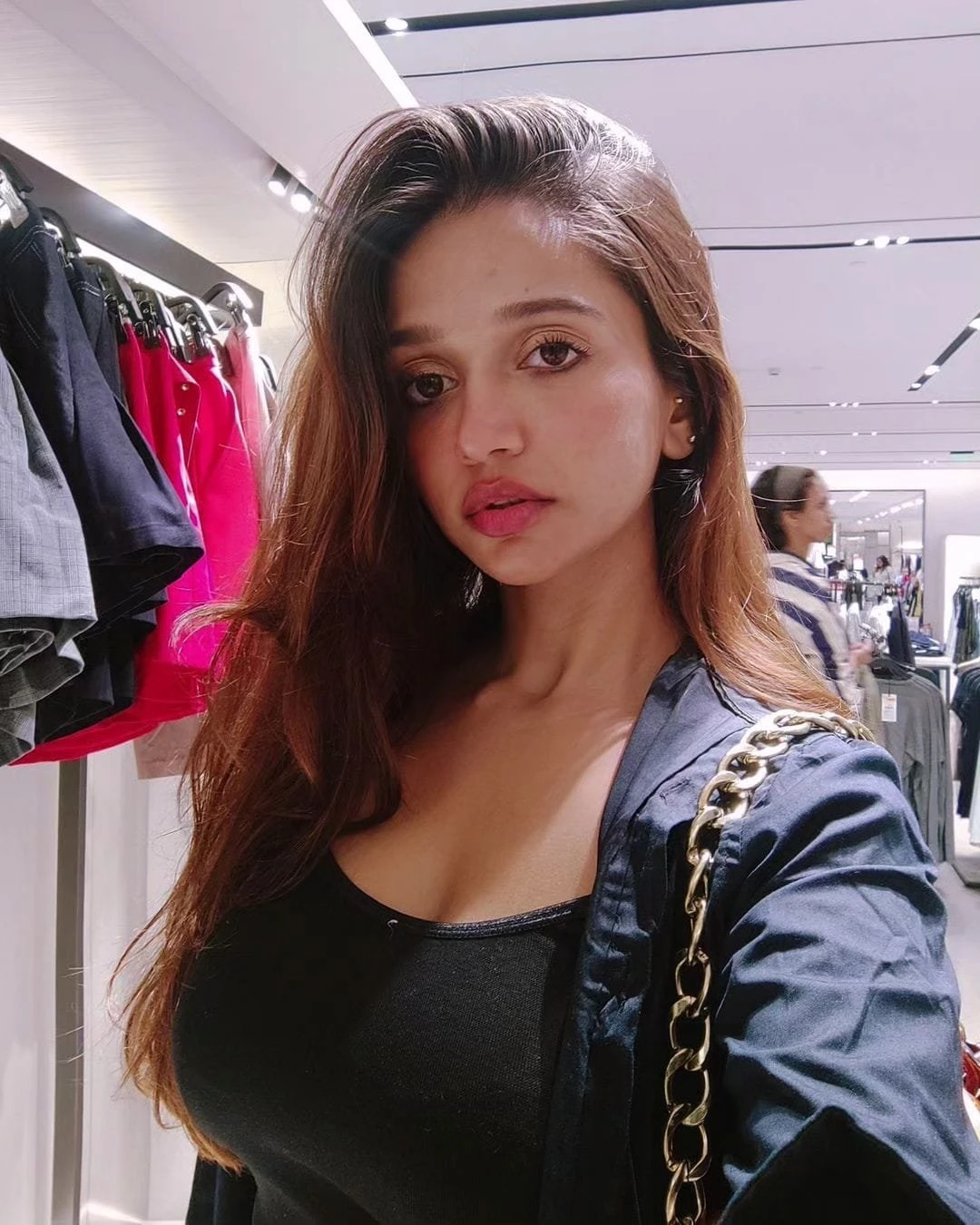 Hnia – Pakistani escort in Islamabad — 8 / 10