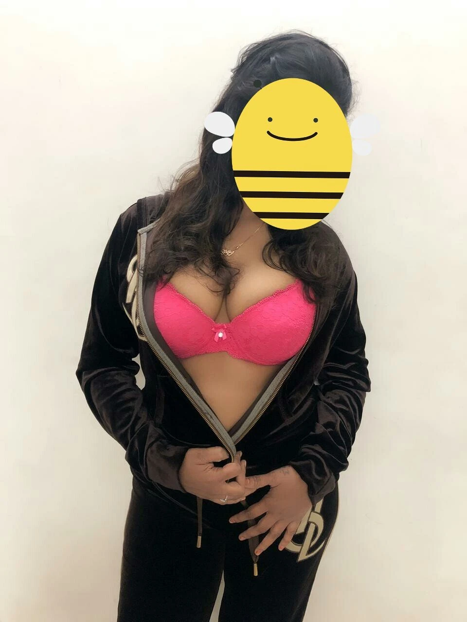 Zara690 – Indian escort in Mumbai — 12 / 15