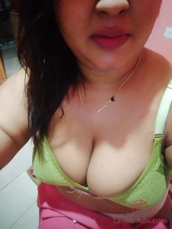 live Cam SHOW – Sri Lankan escort in Colombo — 6 / 19