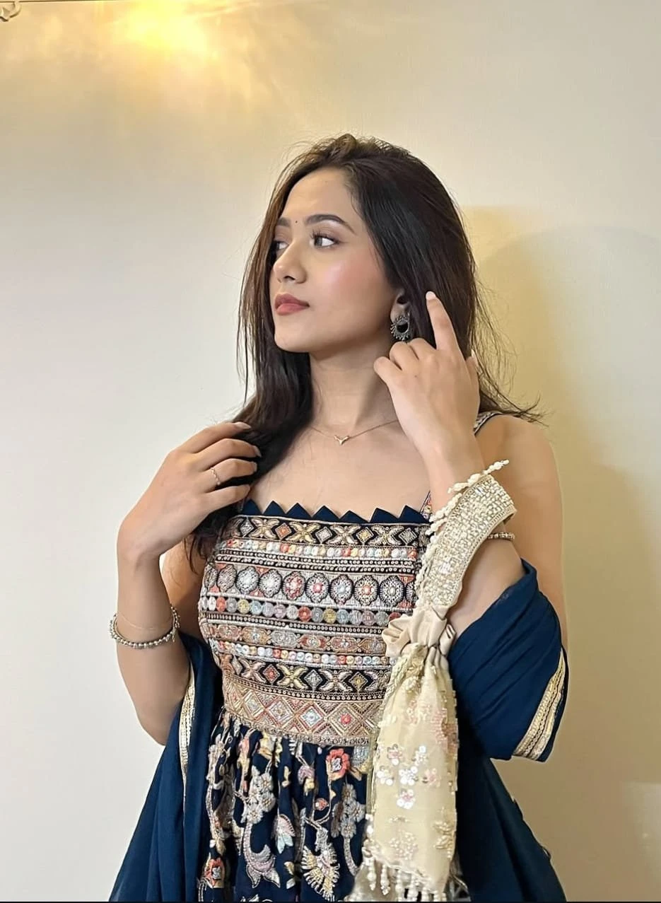 Sushma Indipendent Cam Show and Realmeet – Indian escort in Kolkata — 1 / 5