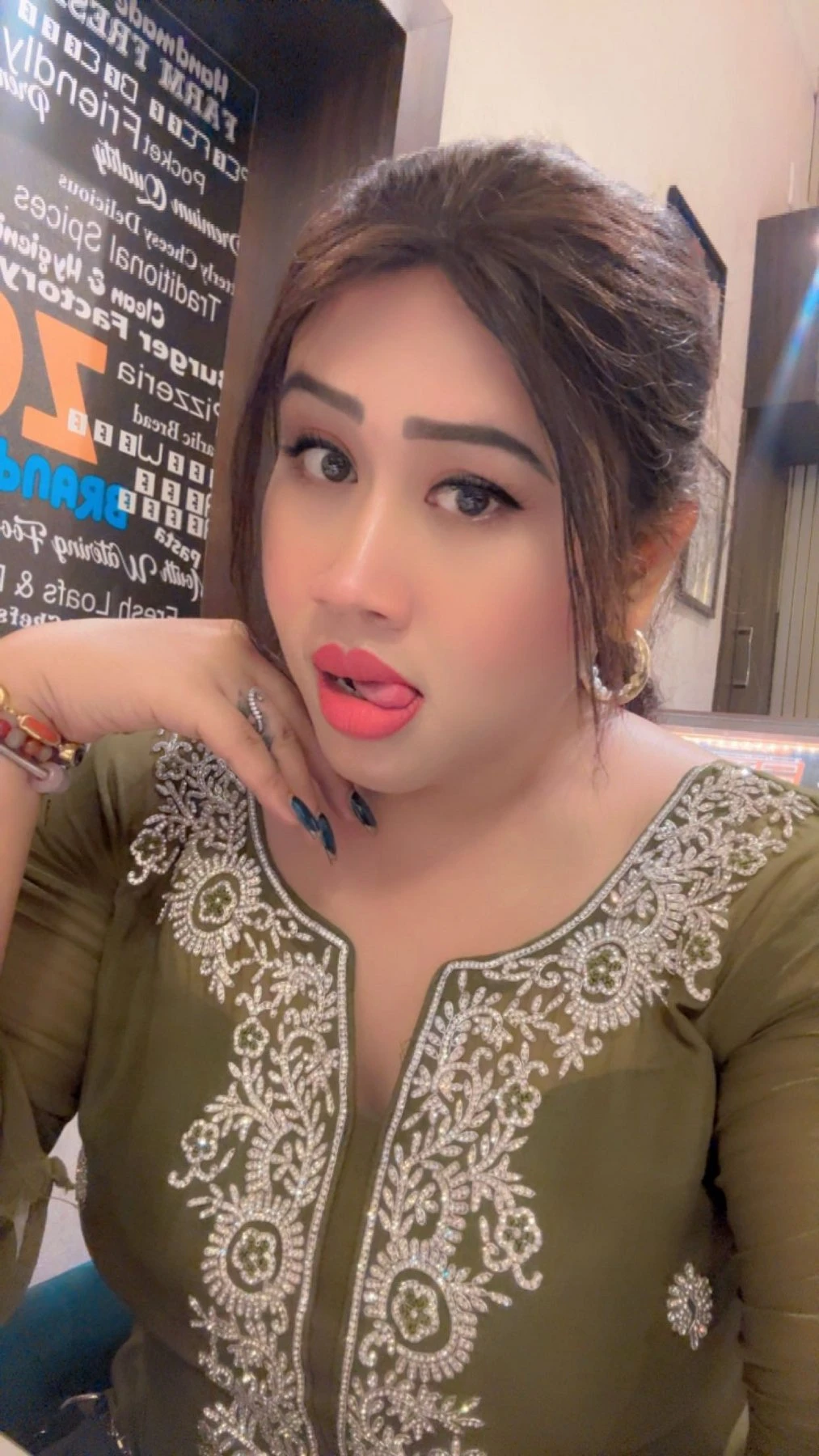 Saloni video service and real meet – Indian escort in Kolkata — 13 / 19