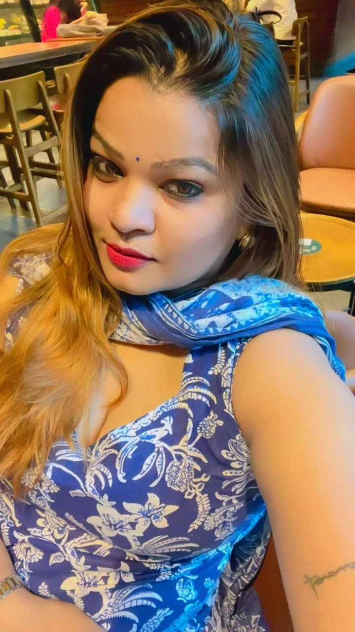 Beautiful, Sexy and Busty Sonali – Indian escort in Pune — 4 / 7