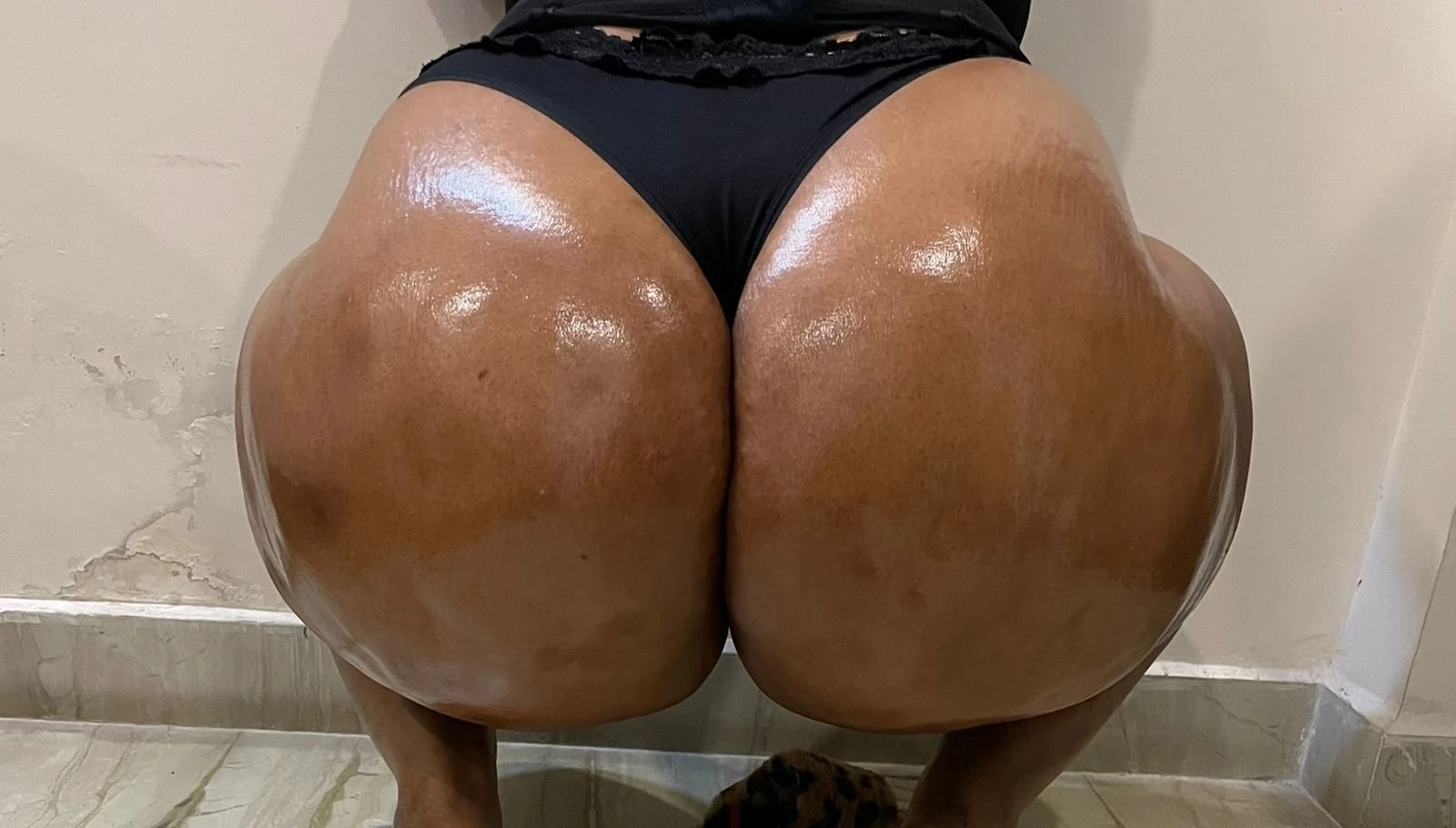 Qeen v Big Ass – South African escort in New Delhi — 4 / 6