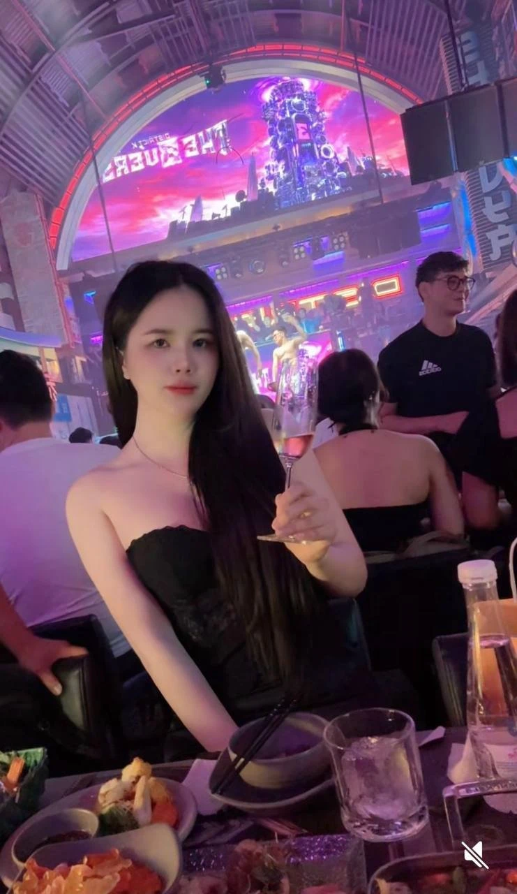 Linh Keddy – Vietnamese escort in Ho Chi Minh City — 3 / 5
