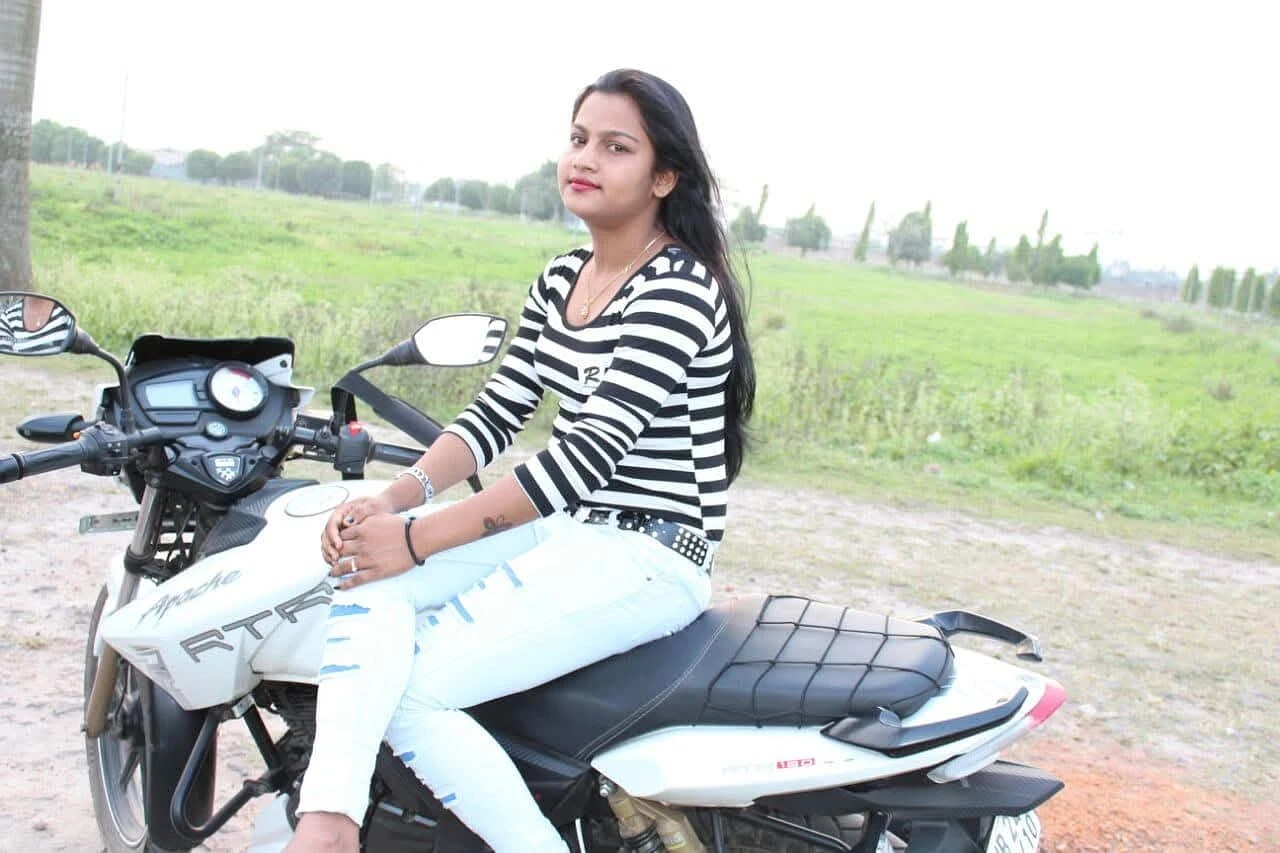Im Independent Priyanka cam & real meet – Indian escort in Mumbai — 4 / 5