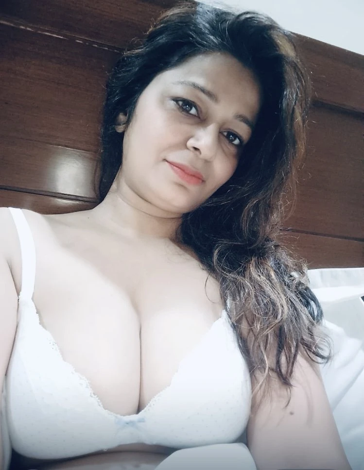 Sonniya – Indian adult performer in New Delhi — 3 / 5