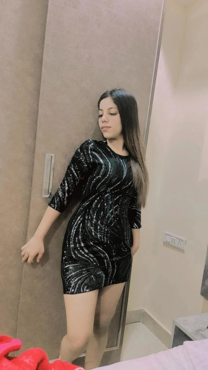 Suhani Sharma – Indian escort in New Delhi — 3 / 5