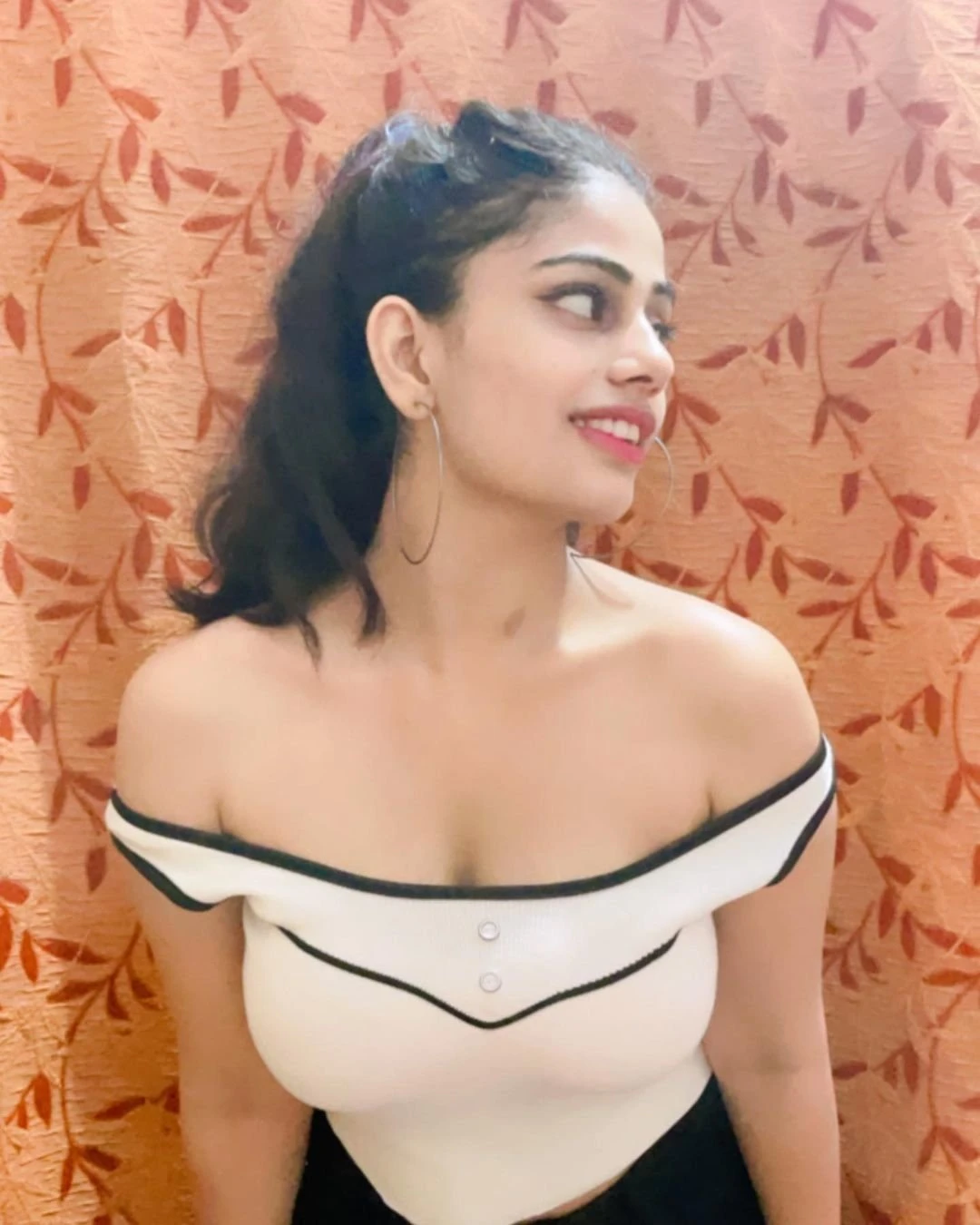Real Meet Cam Show – Indian escort in Pune — 3 / 4