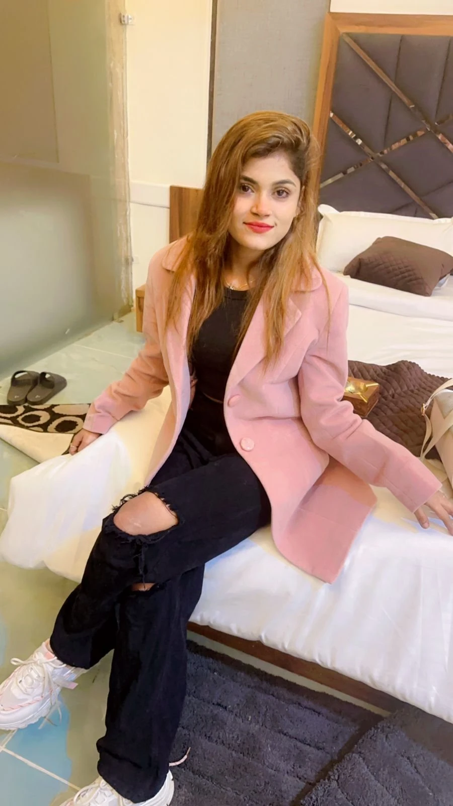 High Profile Genuine Independent Call gi – Indian escort in Kolkata — 1 / 4