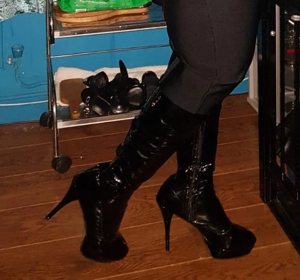 Countess Dionysus – American dominatrix in Stockholm — 5 / 12