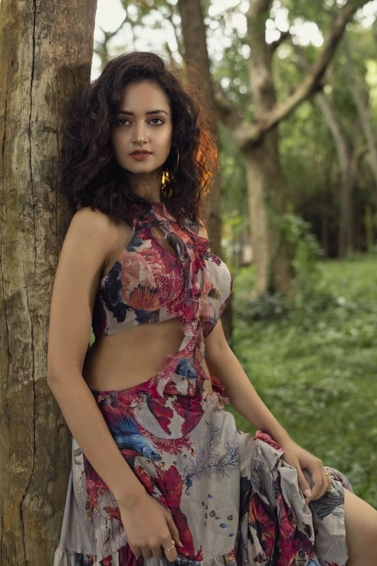 Anshika Independent Model – Indian escort in Bangalore — 2 / 4