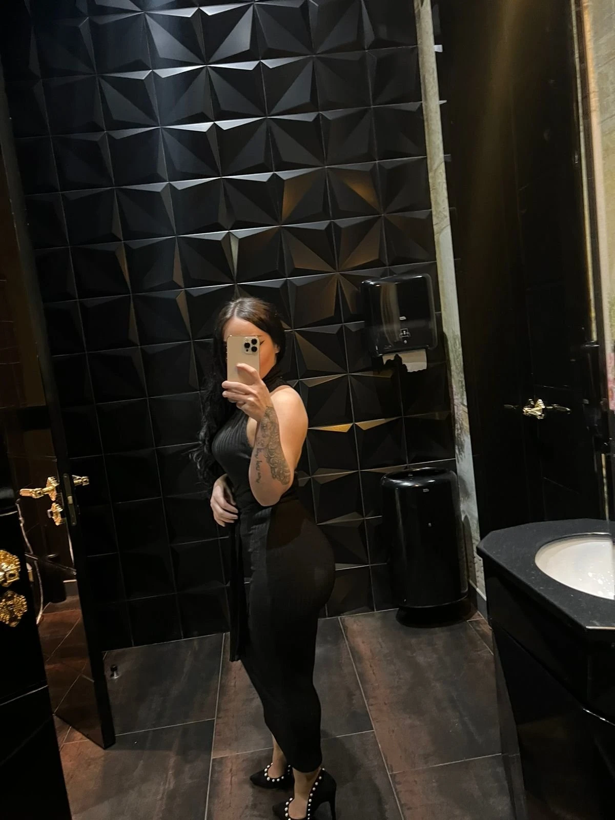 Amirä – Filipino escort in Maldives — 4 / 11