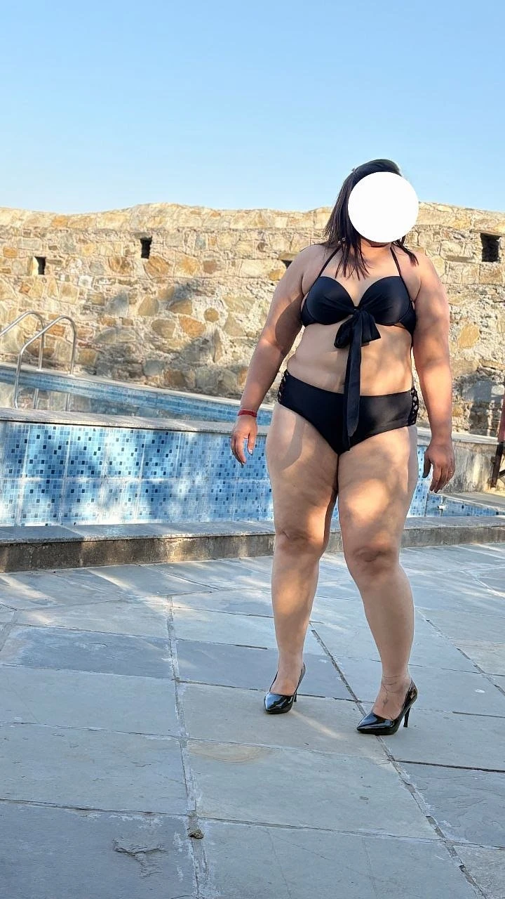 Ruhi Raj Kapoor – Indian escort in Ahmedabad — 5 / 6