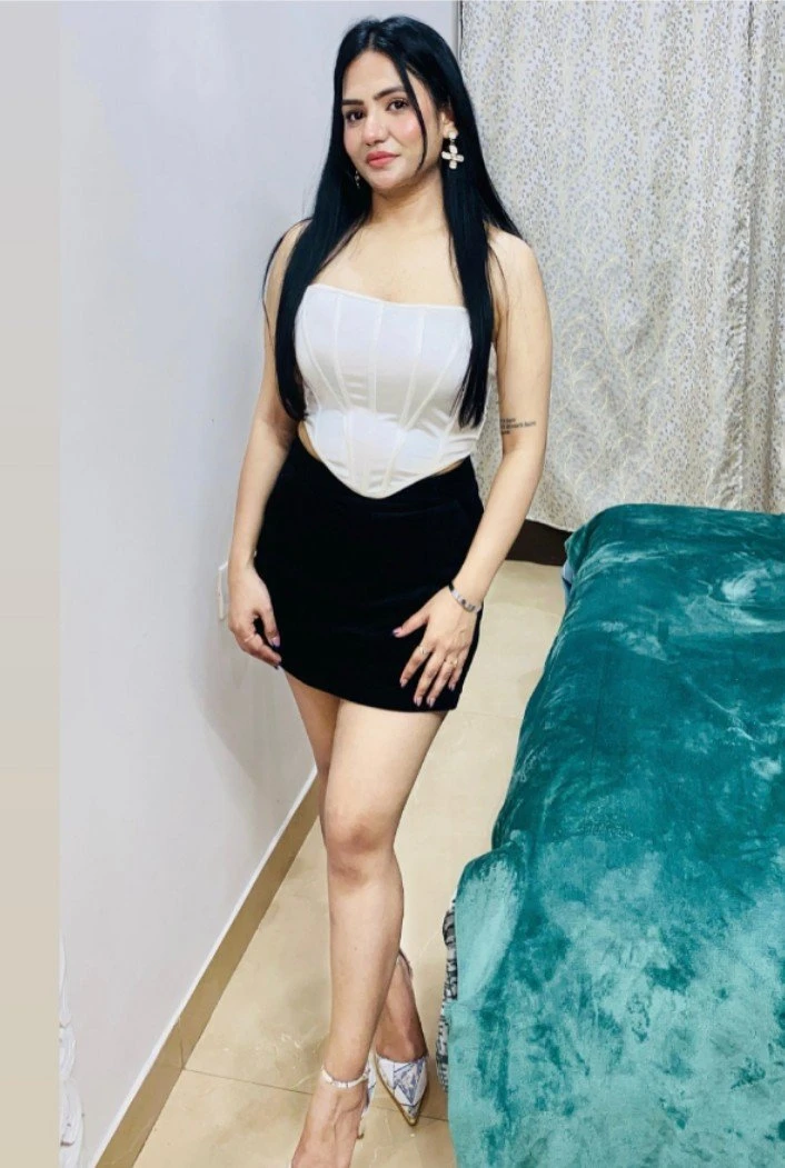 Urvashi escort service – Indian escort in Noida — 4 / 5