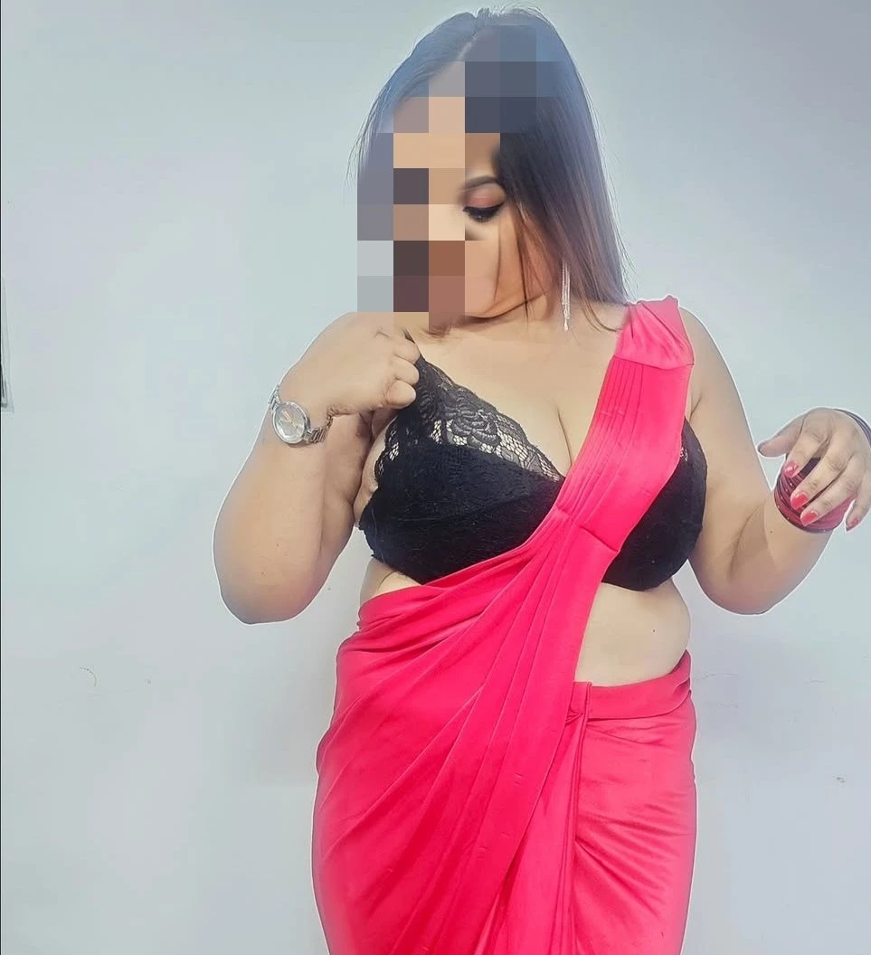 Housewife for cam . – Indian escort in Kochi — 2 / 3