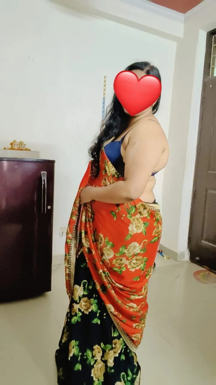 ️Janvi Singh Housewife Cam & Real Meet – Indian escort in New Delhi — 2 / 5
