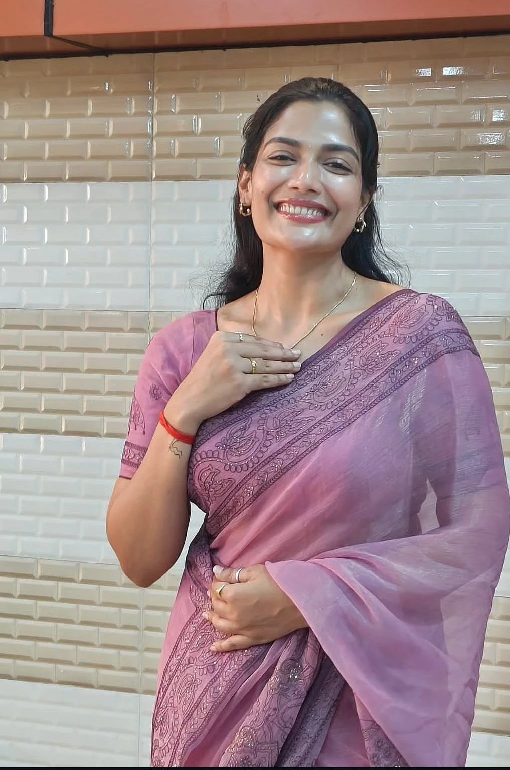 Himani Joshi – Indian escort in Hyderabad — 3 / 4