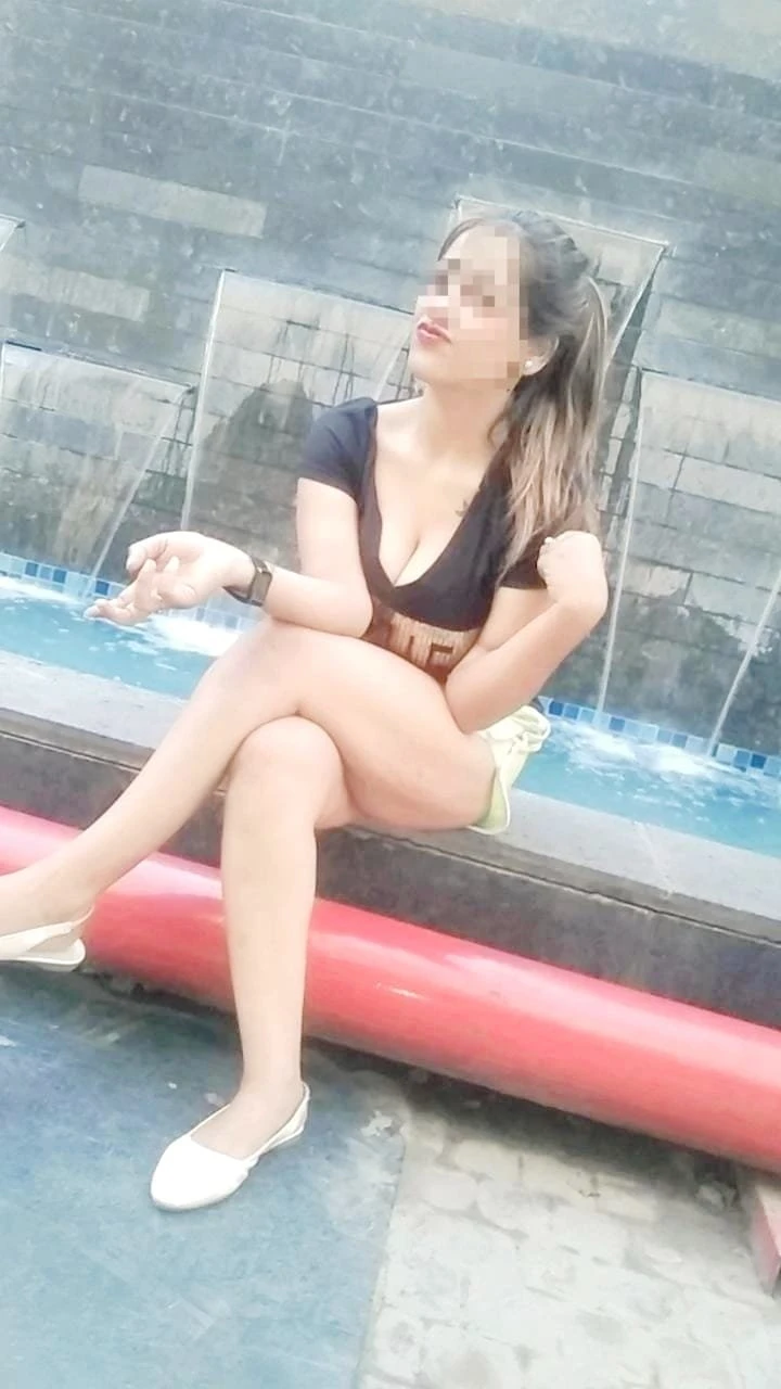Tannu real meet and Cam Queen – Indian escort in New Delhi — 2 / 16
