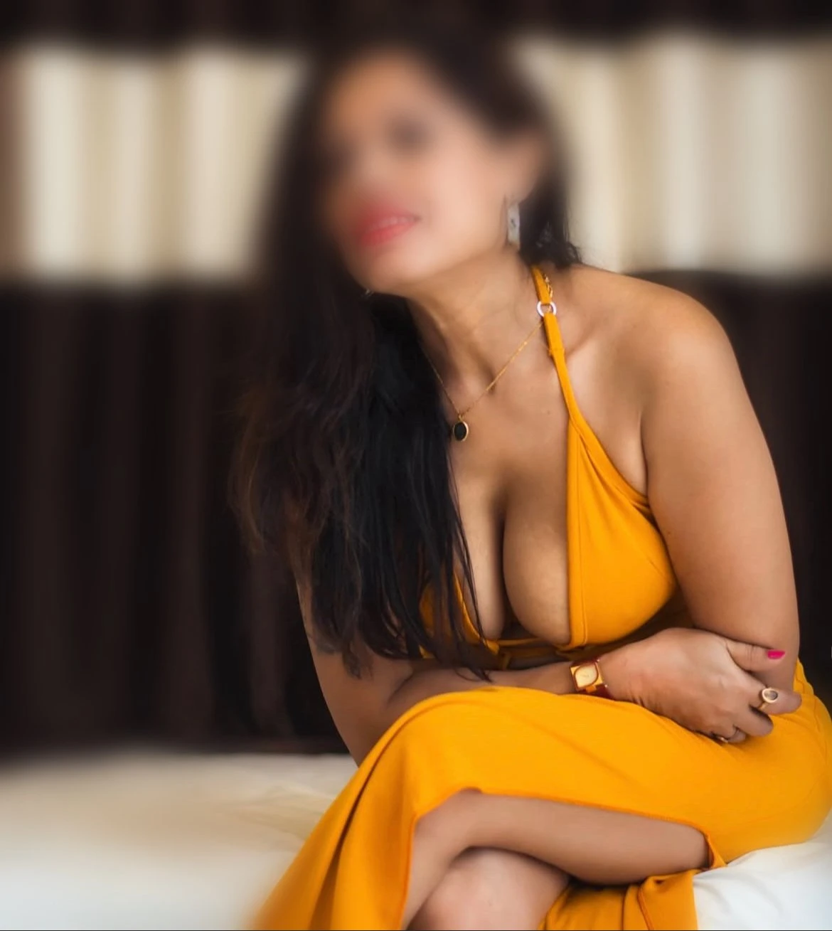 Julie – Indian companion in Kolkata — 2 / 4