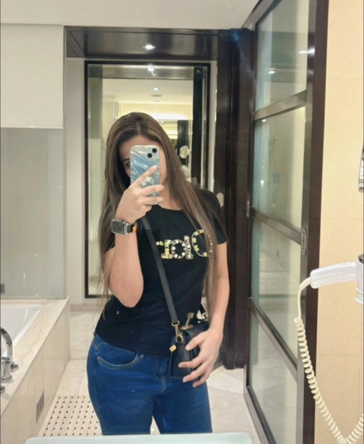 Rony – Indian dominatrix in Mumbai — 1 / 2