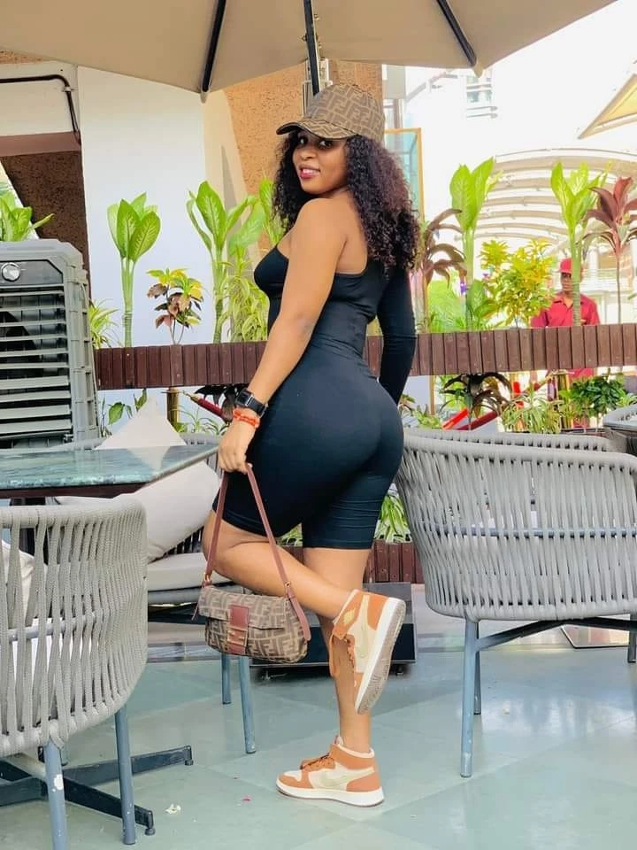 Luchy – South African escort in Jalandhar — 2 / 4