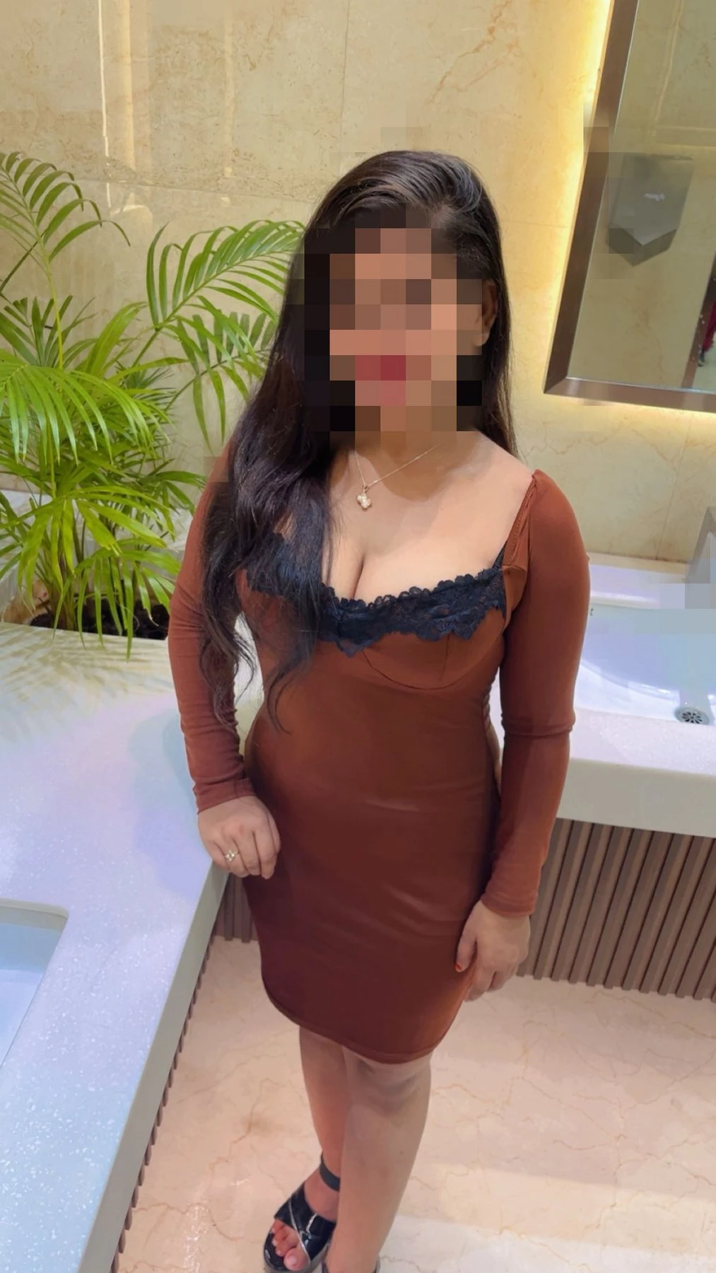 Priya the Curvy Queen – Indian escort in Mumbai — 3 / 15
