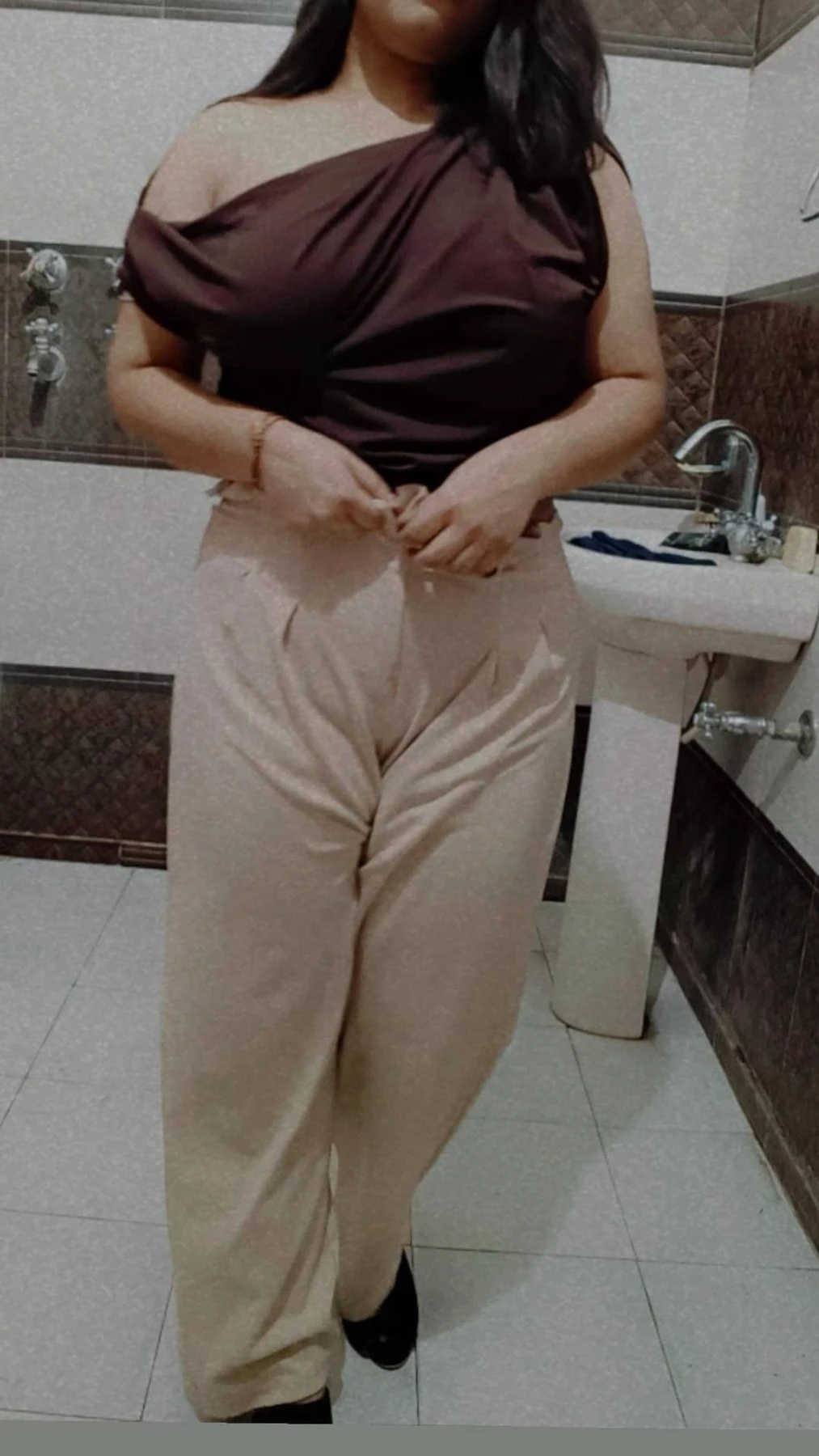 Rimi New Girl Cam and Real Meet – Indian escort in New Delhi — 1 / 4