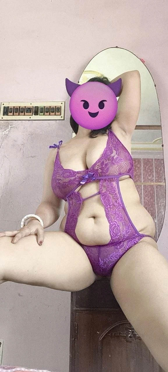 Madhuri Bhabhi – Indian escort in Kolkata — 2 / 9