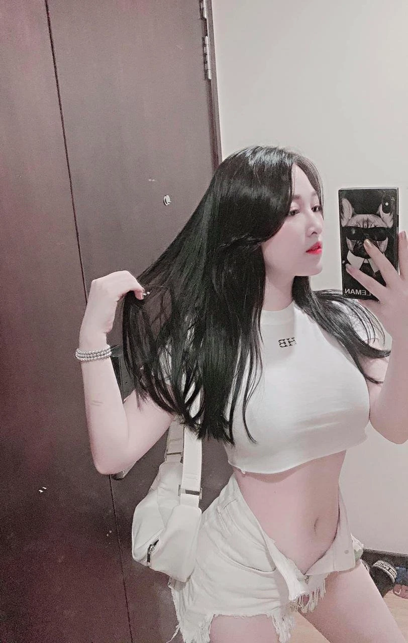Phoenix – Vietnamese escort in Phu Quoc — 3 / 7