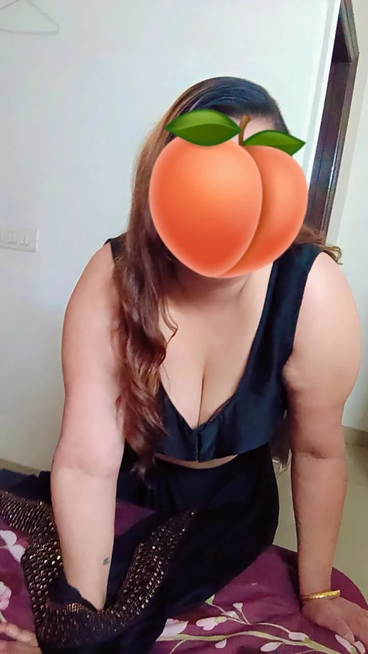 Shivani Cam & Real Meet – Indian escort in New Delhi — 4 / 5