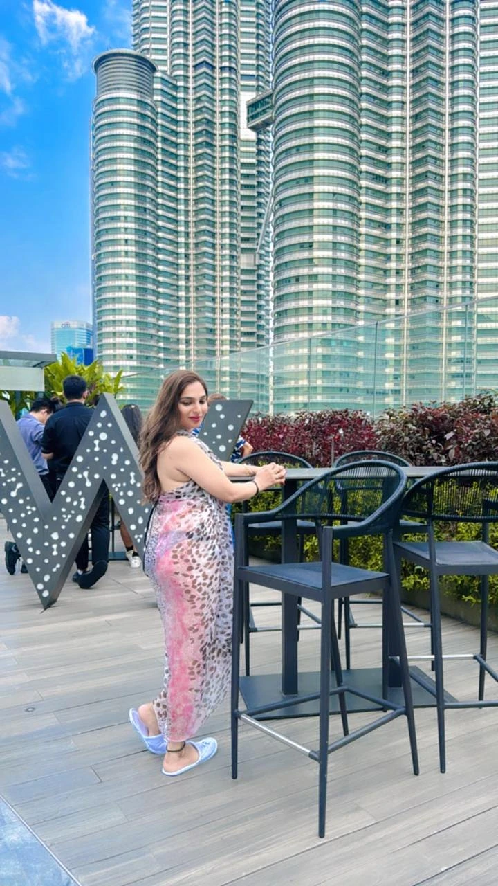 Miss Sneha – Indian escort in Pune — 25 / 31