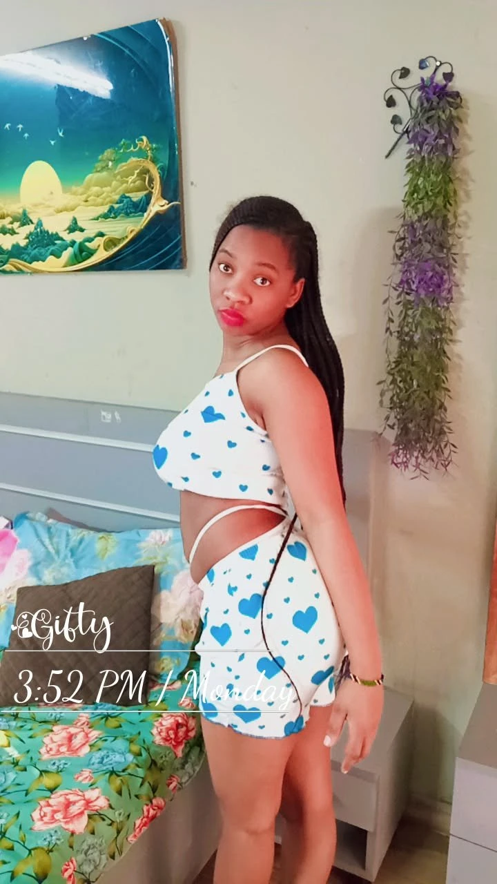 Ebony beauty – South African escort in Noida — 5 / 12