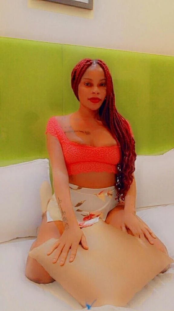 Cute Reina – South African escort in New Delhi — 4 / 9