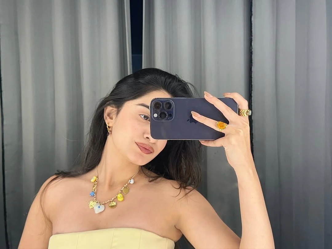 Anushka – Indian escort in Lucknow — 2 / 5