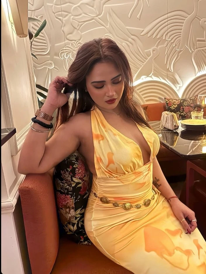 Kavya – Indian escort in Hyderabad — 2 / 4
