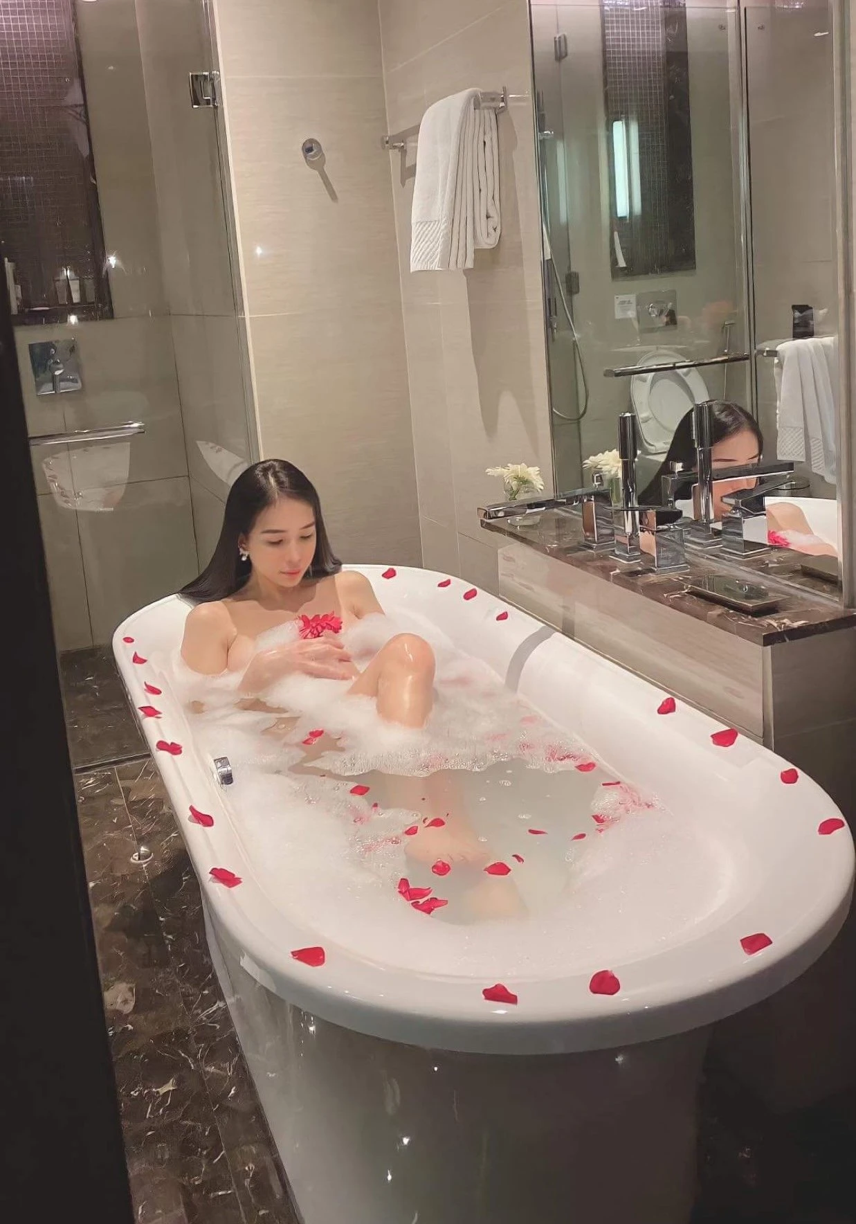 Hottiest Yummiest – Filipino escort in New Delhi — 6 / 8