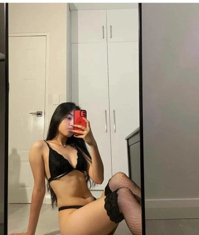 Mona – Vietnamese escort in Maldives — 5 / 8