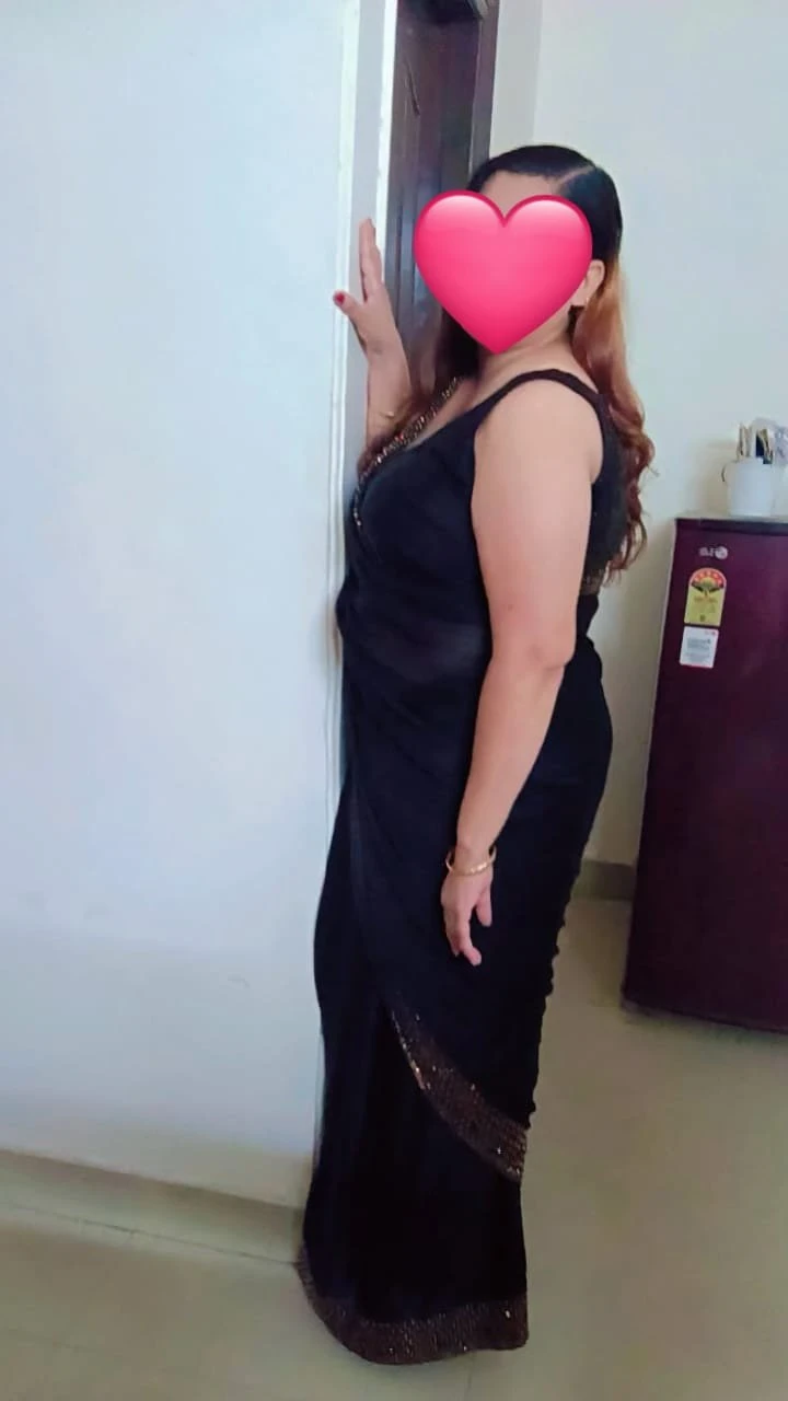Shivani Cam & Real Meet – Indian escort in New Delhi — 2 / 5