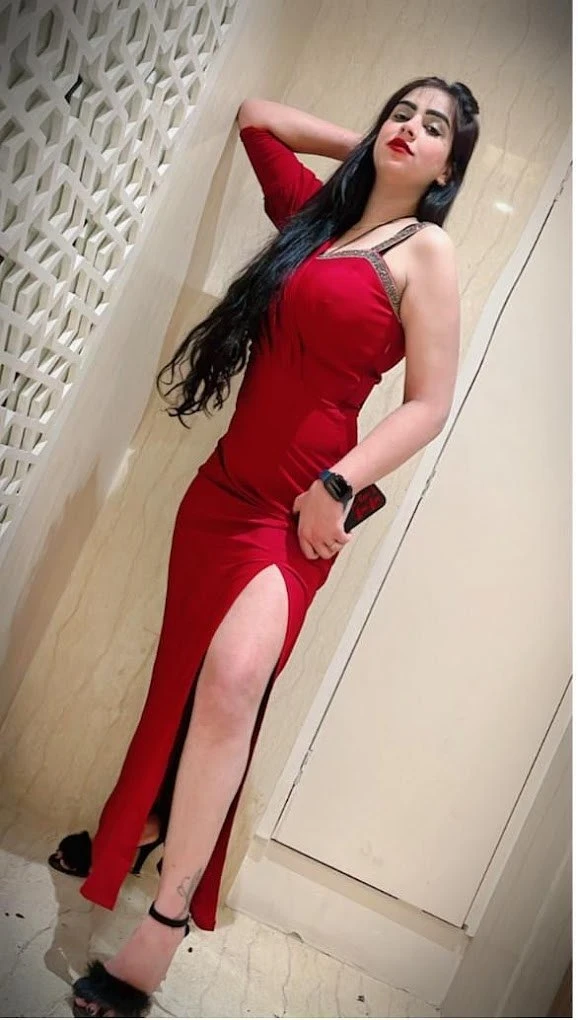 Alina Ilyin – Indian escort in Mumbai — 4 / 5