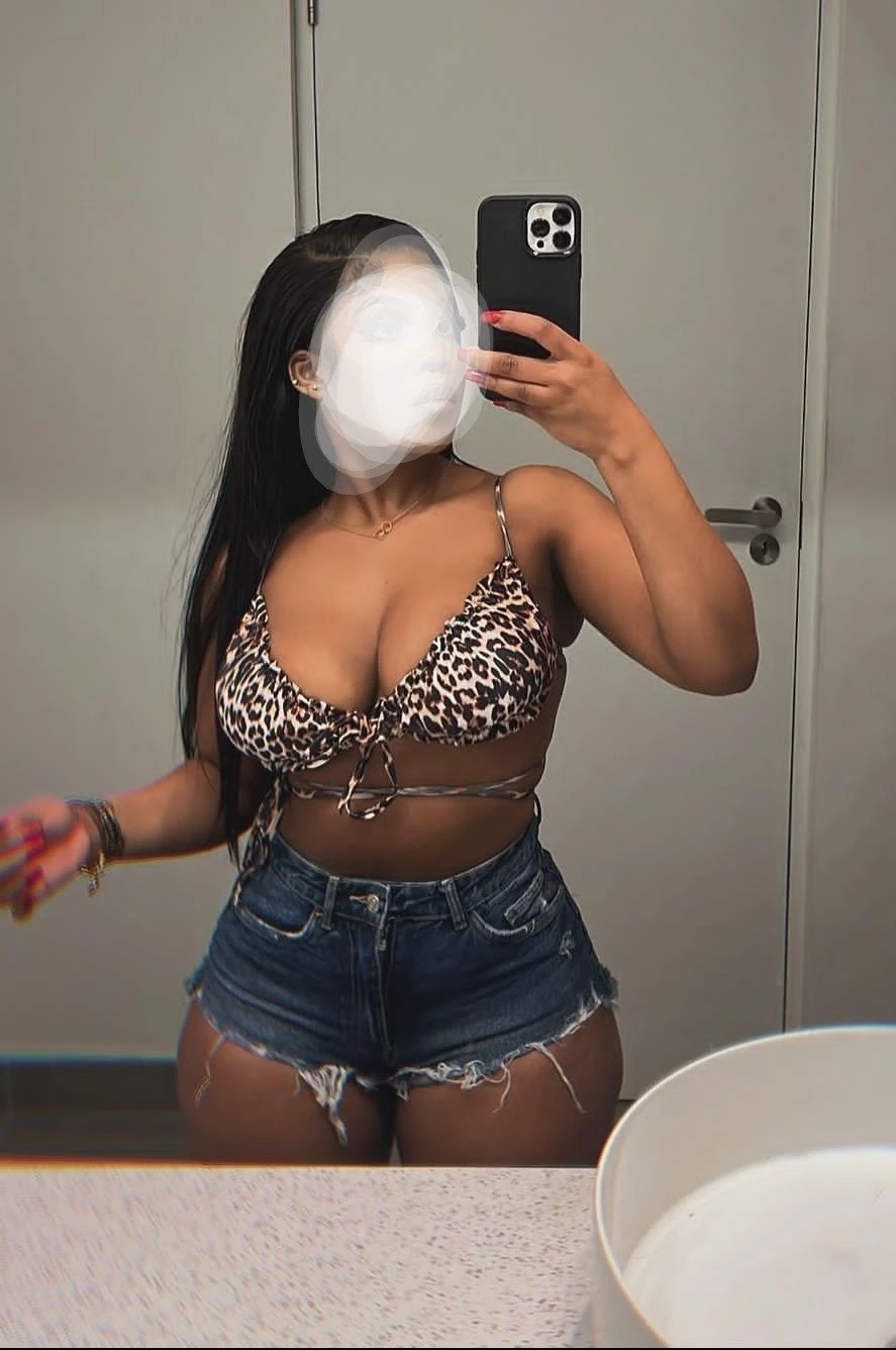 Charlotte real meet and cam show – Jamaican escort in Hyderabad — 4 / 6