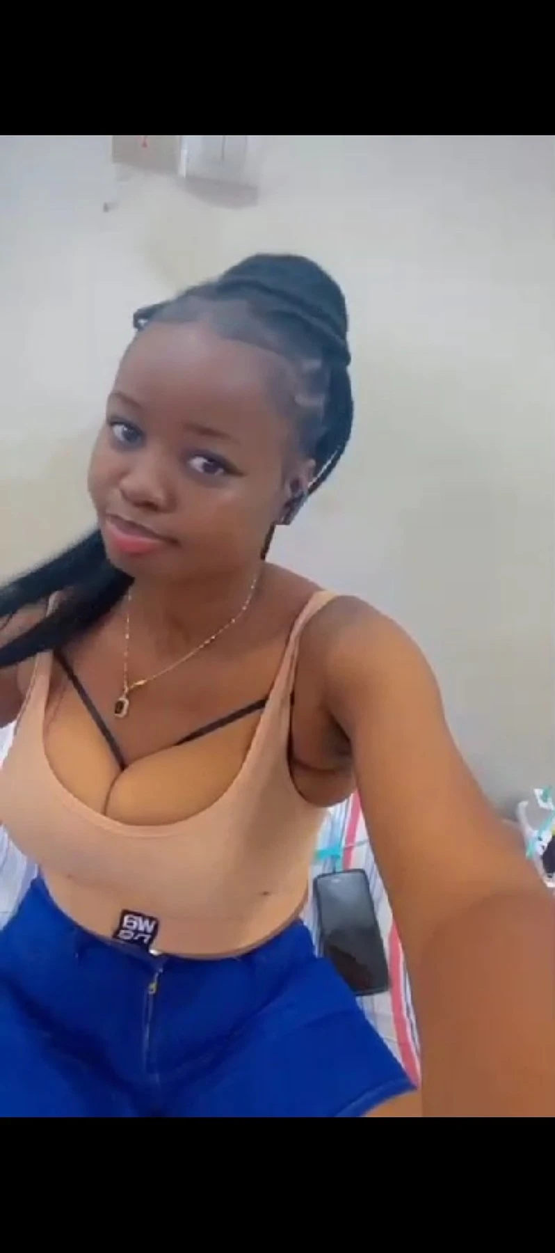Olive – escort in Abidjan — 2 / 5