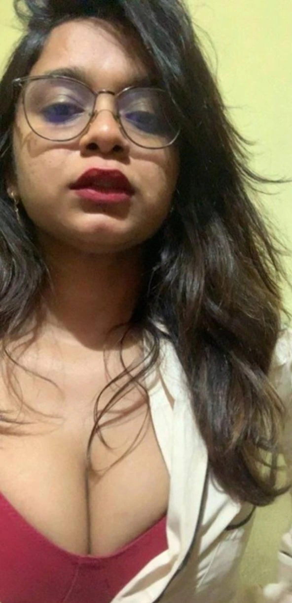 Komal – Indian escort in Vadodara — 3 / 6