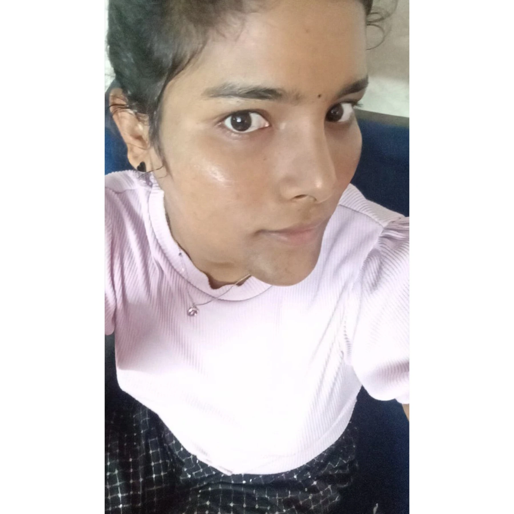 Srinidhi – Indian escort in Hyderabad — 1 / 2
