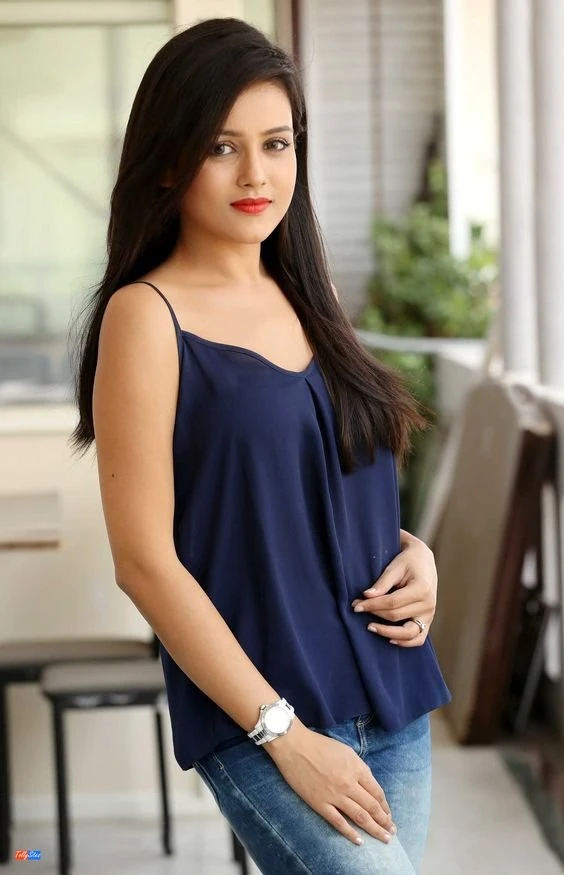 Bushra Shah – Pakistani escort in Karāchi — 10 / 12